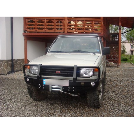 FRONT BUMPER  MITSUBISHI PAJERO II 91-99 NO PLASTIC FENDER FLARES